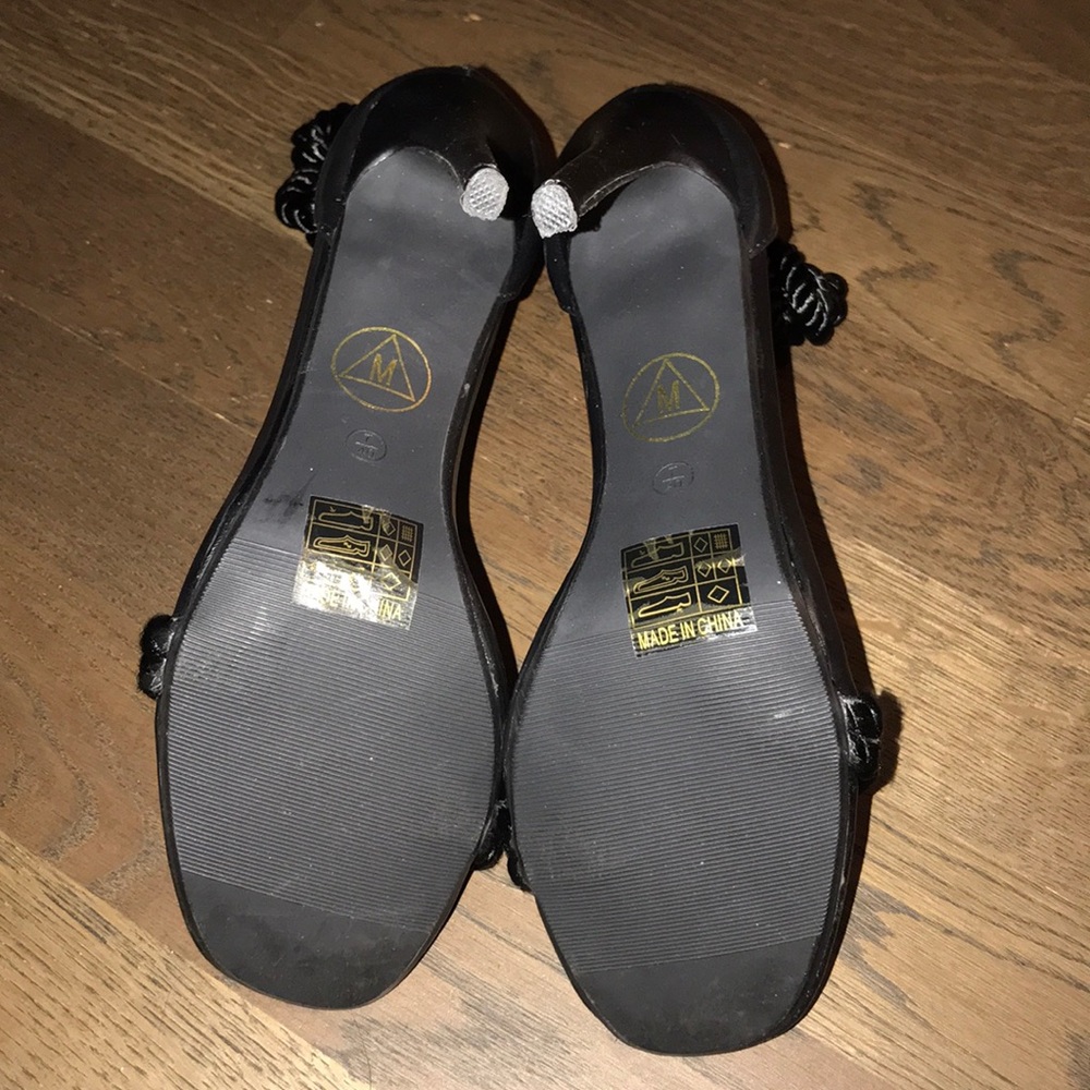 Missguided Knotted Tassle Barely There Sandals - Picture 4 of 5